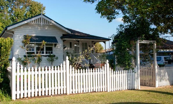 Housing values accelerate as interest rates fall